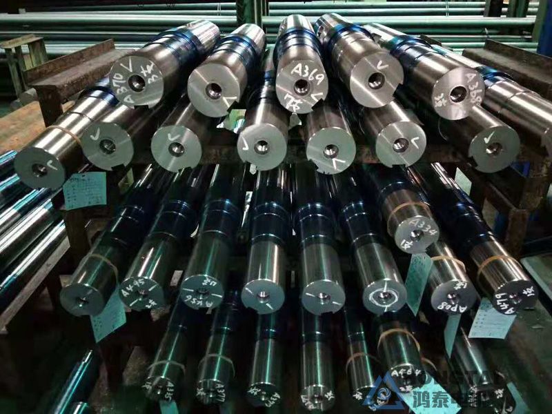 YE4-315L2-4电机轴伸打螺纹孔定制